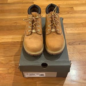 Low top Timberland boots